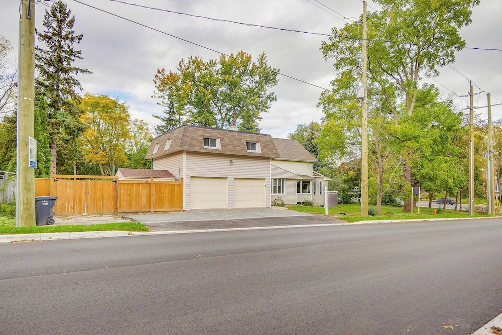 3 Bedroom House Brampton Toronto Canada