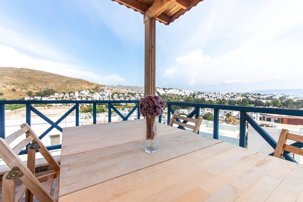 Sea View Cozy House With BBQ and Garden in Bodrum view 5