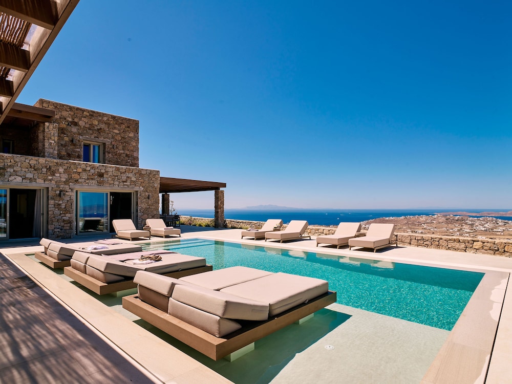 Kounoupas Complex by Mykonos Rocks