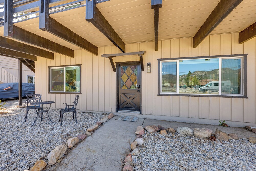2 Mi to Trails: Modern Mountain Condo in Big Bear
