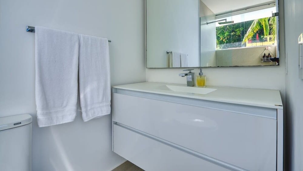Luxurious 2BR Condo - Amazing Ocean View - Pool