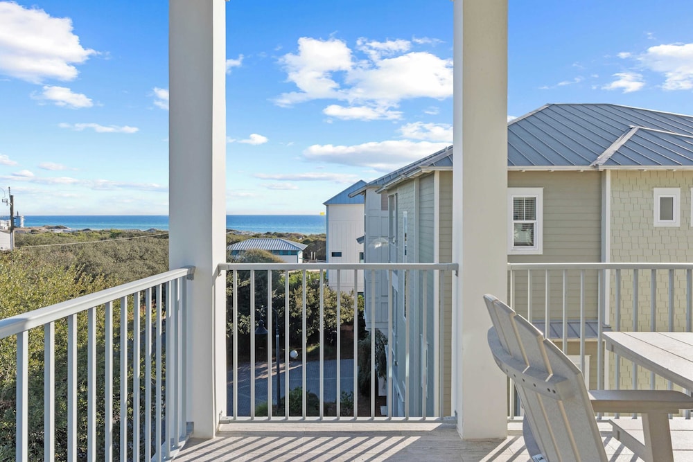 The Palmetto Blue by Avantstay Steps to Beach, Ocean Views