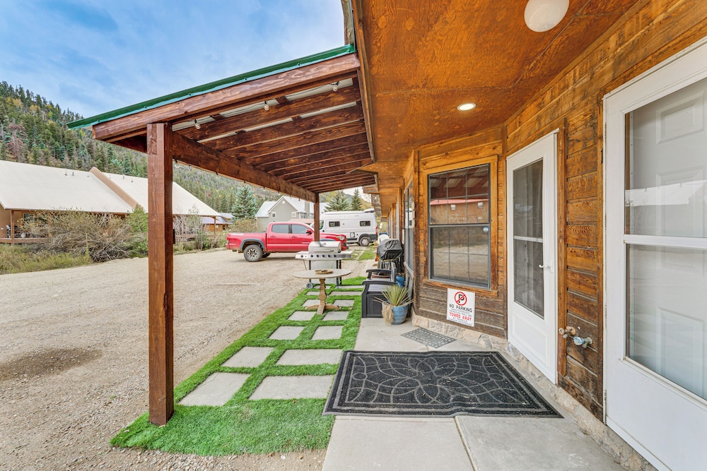 Red River Home w/ Ski Slope, Mtn & River Views!