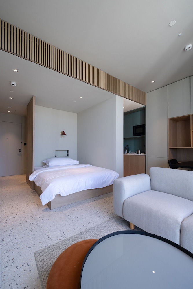 Modern Studio at Upside Living With Burj Views - Business Travelers