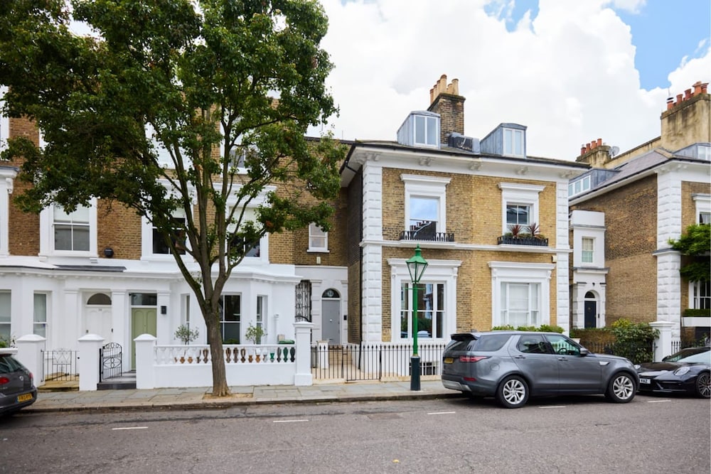 The Kensington Palace Hideout - Homely 5bdr House With Patio and Balcony