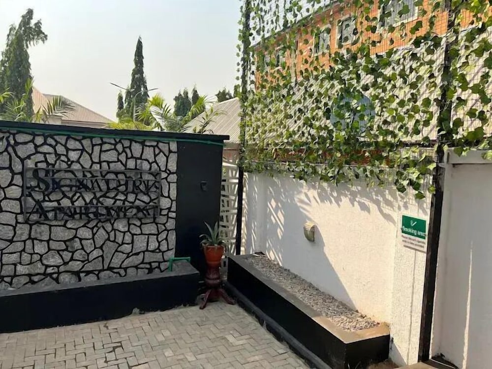 Quintessential Apartments By Signature
