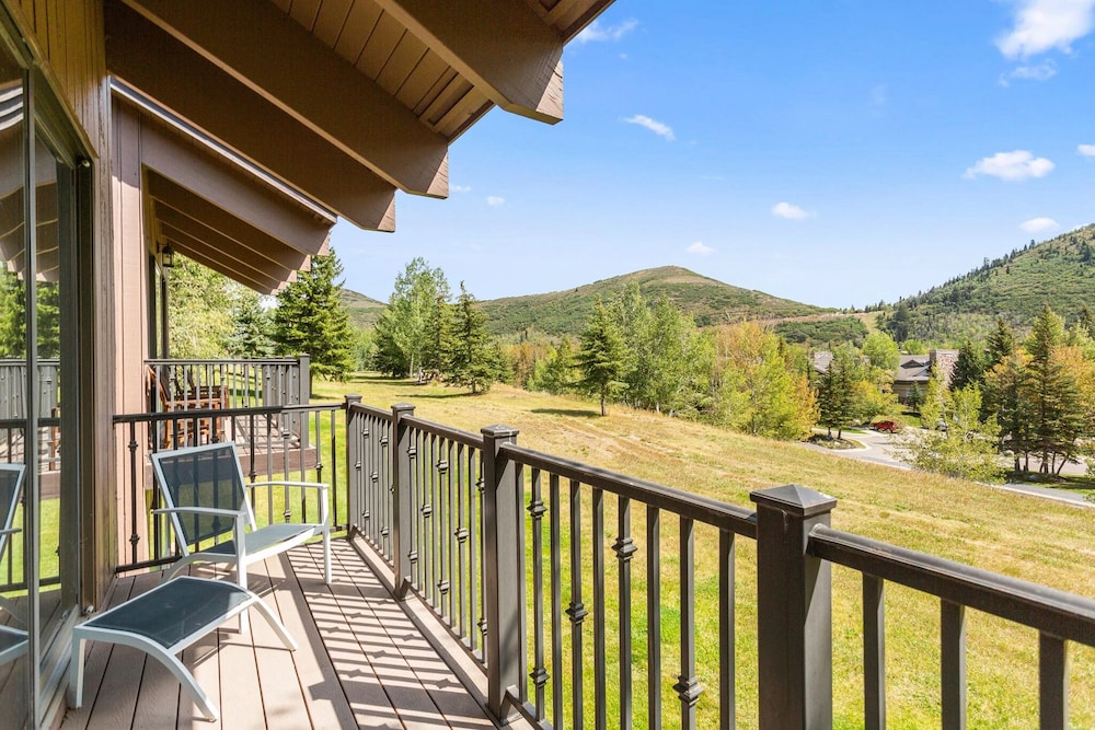 Pinnacle at Deer Valley Resort - Four Bedroom Condo with Hot Tub #1470 4 Condo