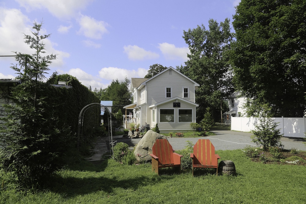 Moonriver Inn