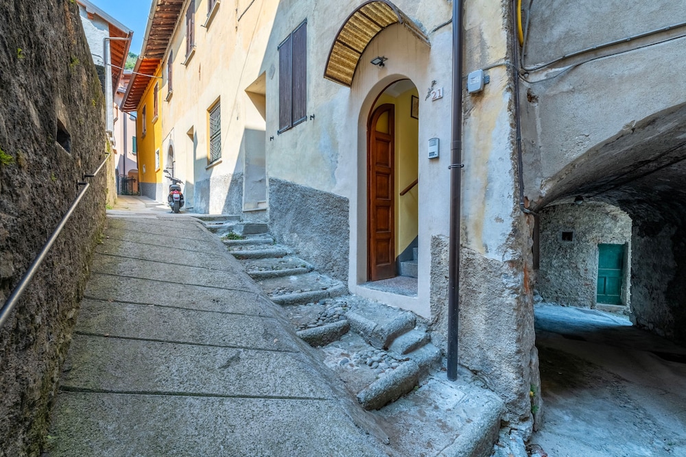 Limonta Lakeview Apartment by Wonderful Italy