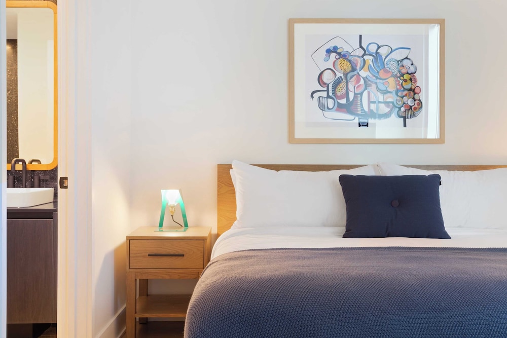 Sleeps 16 Brand New Austin High Rise w/ Rooftop Pool, Gym, Yoga Studio & More!