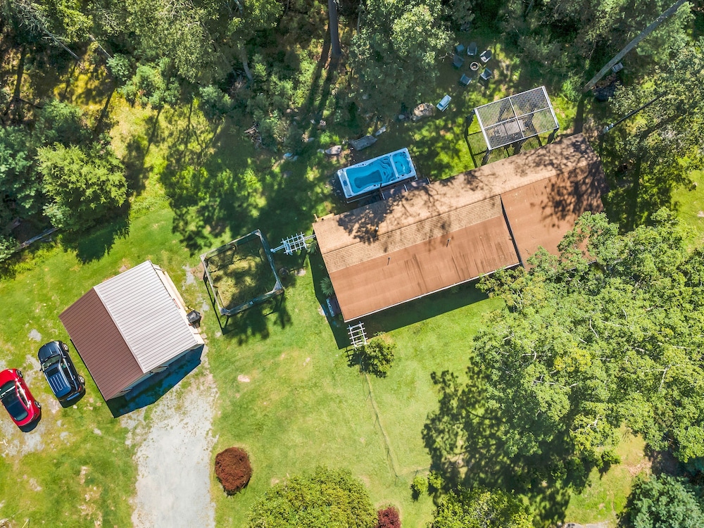 2 Lake Cabins Pool+hottub Game Room 23acs