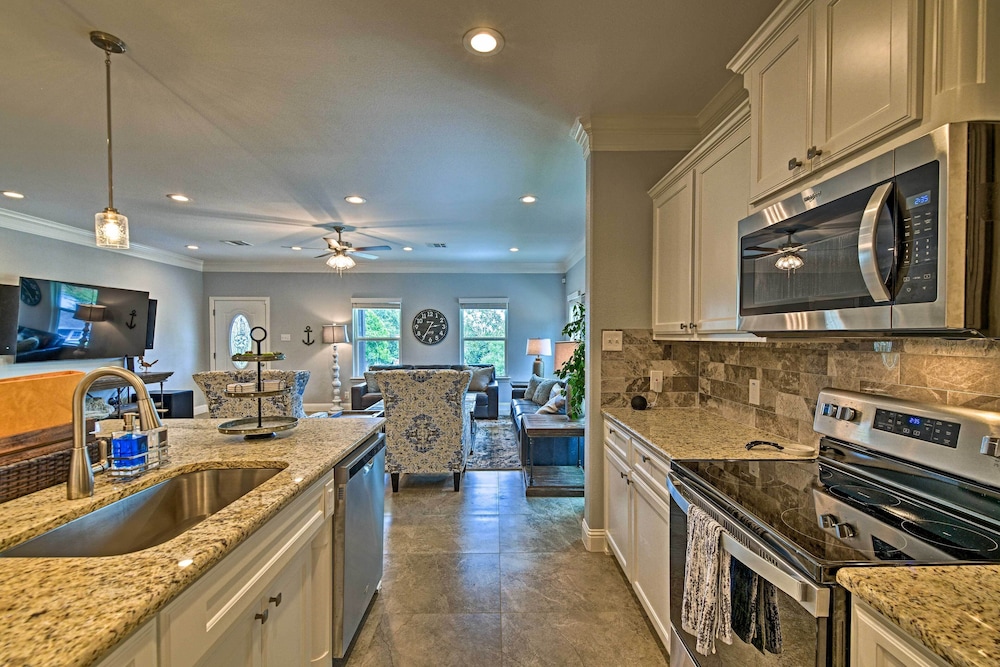 Luxury Granbury Home w/ Game Room: Steps to Lake!