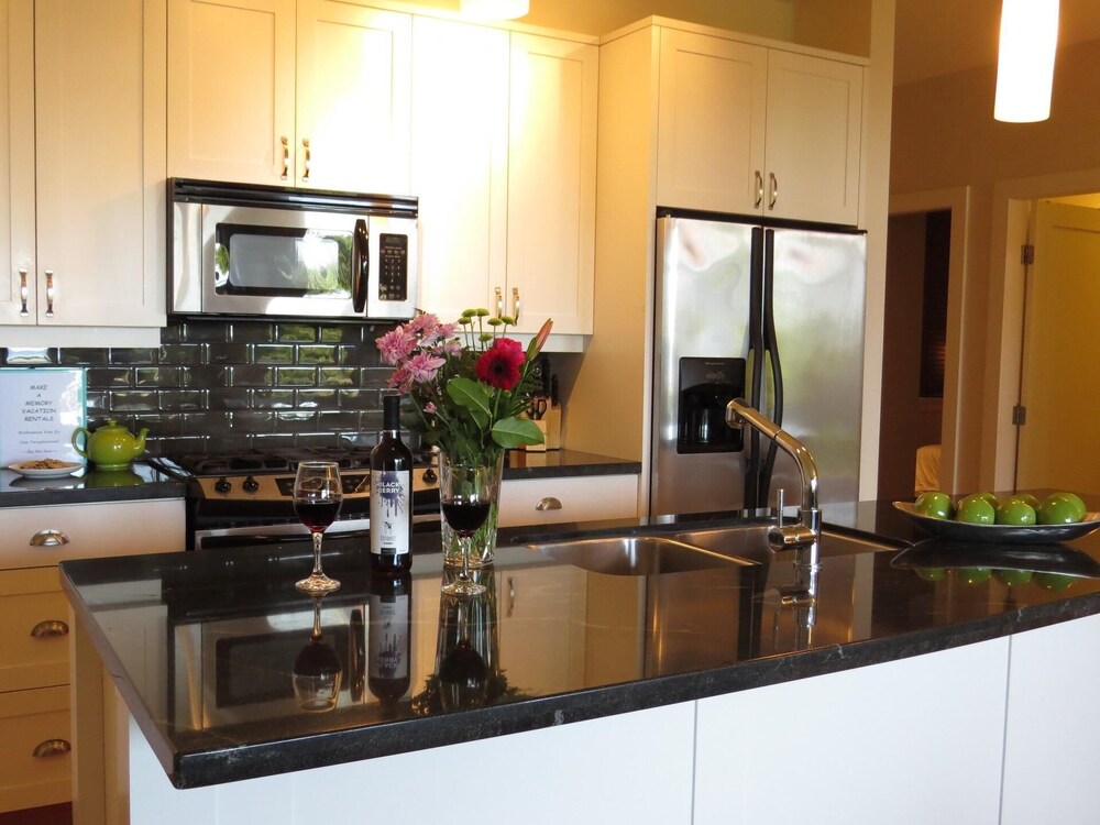Parksville Vacations - Tanglewood Beach Homes - Property Image 1