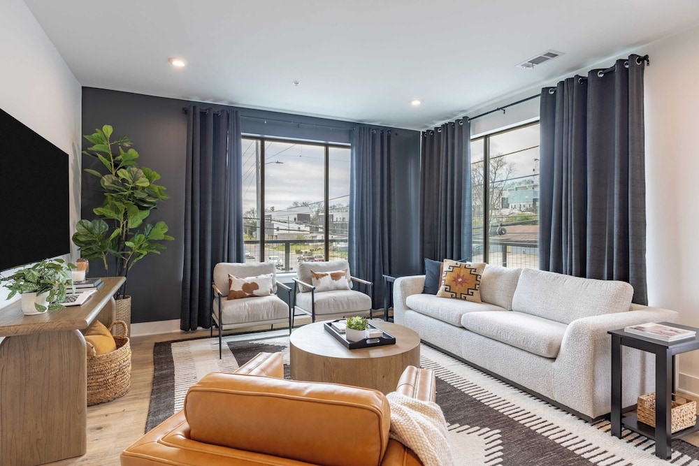 13 Modern Condos Near Downtown Nashville 26 Total Bedrooms, Sleeps 90 The Heights by Avantstay