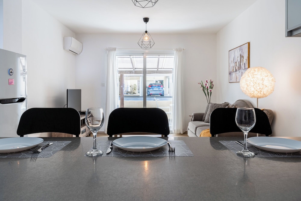 Levante - 2-BR Apt. & Terrace in Larnaca