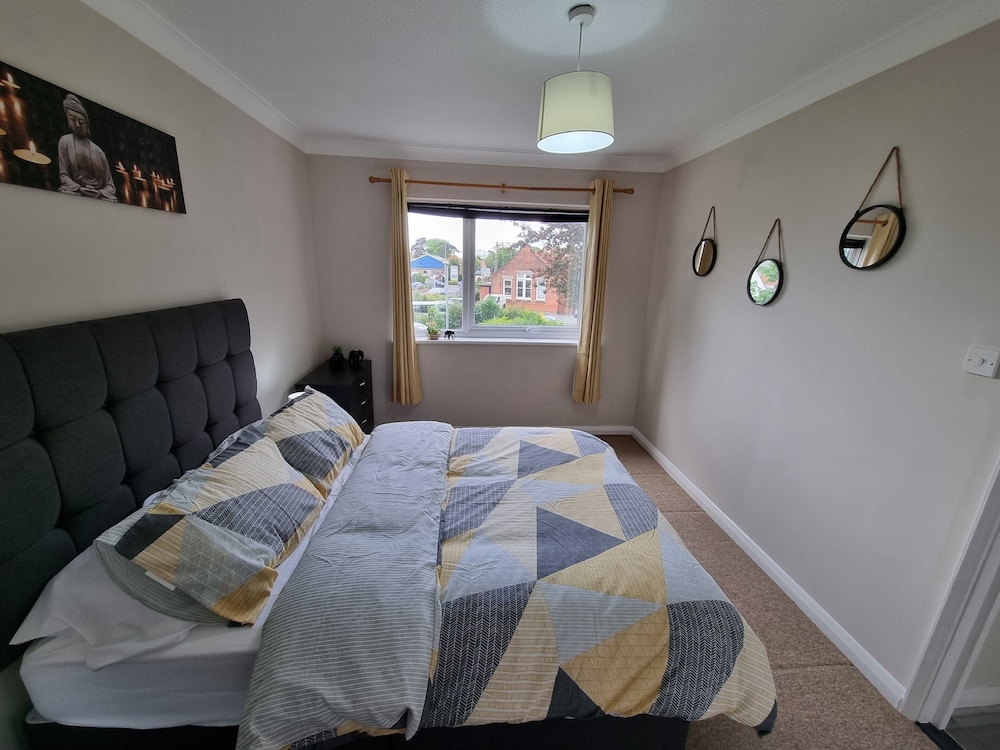 360 Serviced Accommodations - Swan Path Retreat - 2 Bedroom Apartment view 4