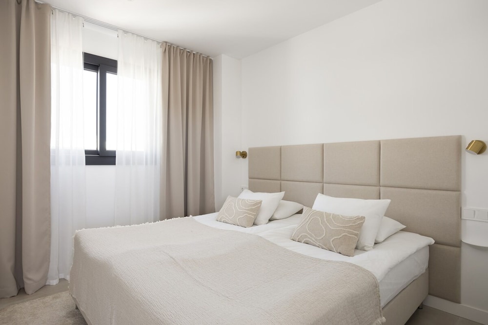 Stylish Luxury Suite With Terrace in Higueron