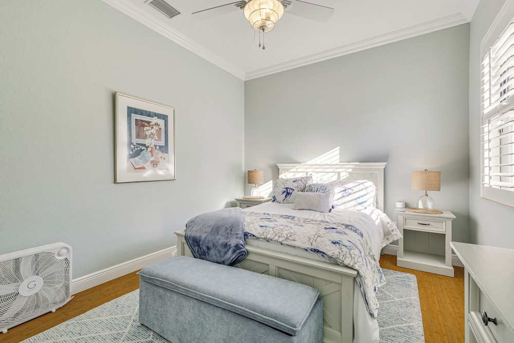 3 Mi to Bonita Beach: Outdoor Oasis w/ Pool & Spa!