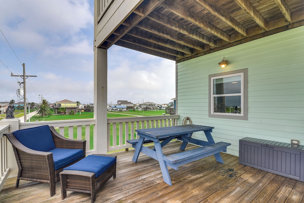Walk to Coast: Crystal Beach Gem w/ Deck & Views