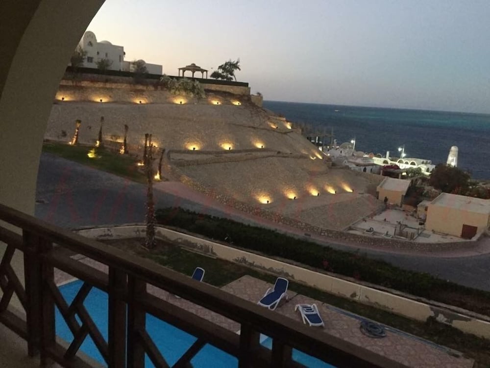 Apartment at View Resort with sea view view 4
