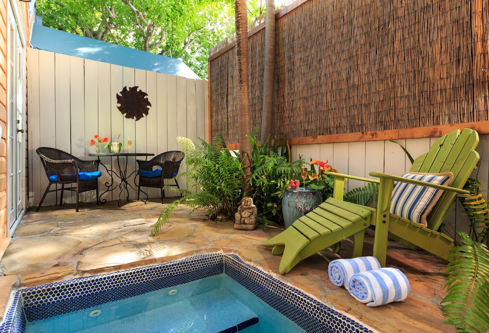 Tropical Inn
