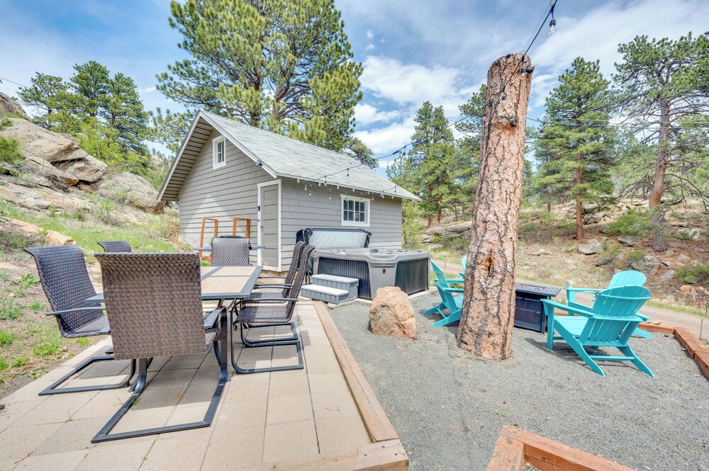 Steps to Estes Lake: Mtn-view Hideaway w/ Hot Tub!