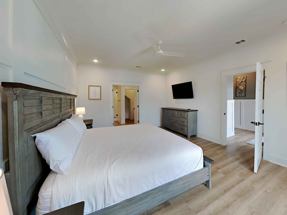 Redfish Harbor Family Tides view 3