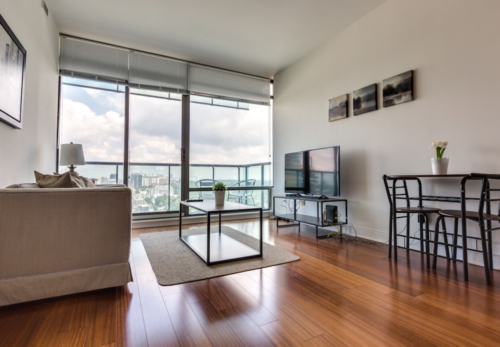 Entertainment District Suite - Image 3