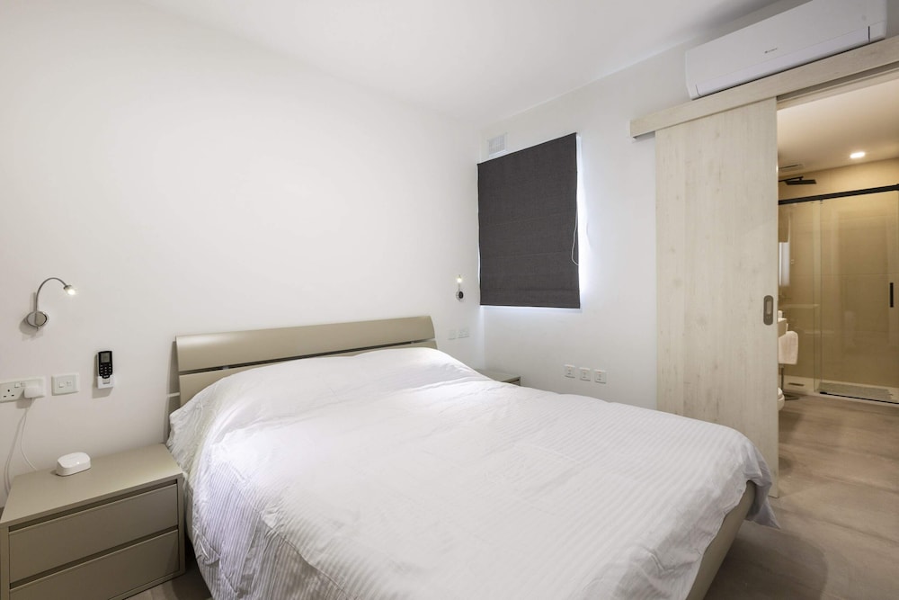 Gzira Suite 13 view 3