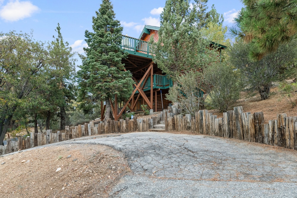Wolf View Lodge