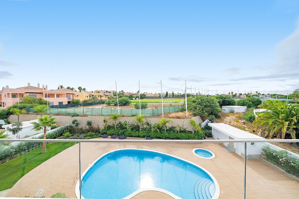 Sunset Holiday Apartment by Ideal Homes Porto de Mos Lagos view 3