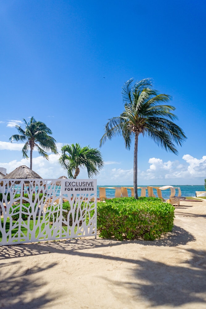 Sunset Marina Resort & Yacht Club