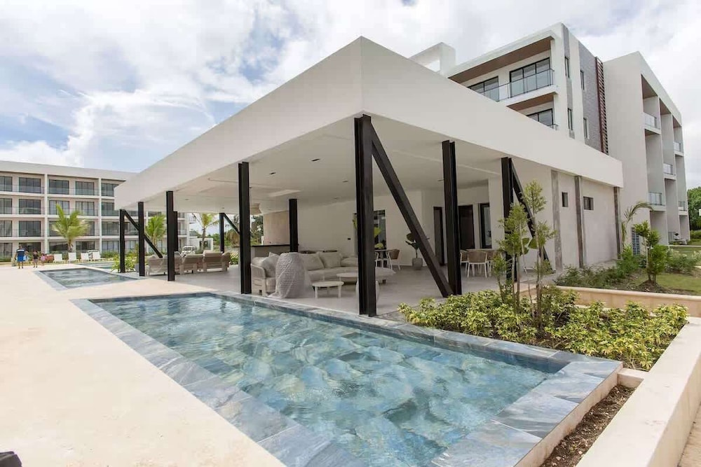 NOK Modern 2BR at The Towers by Vistacana