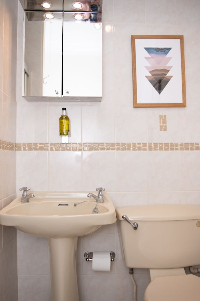 Milton House Studio Apartment Suites