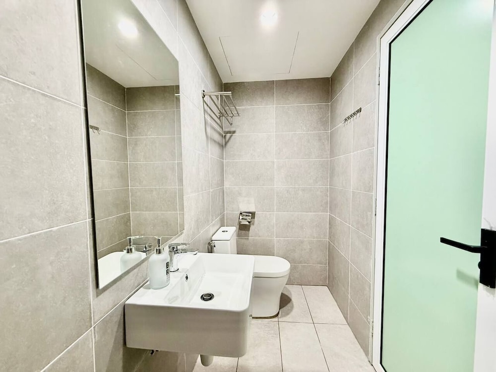 ICC Luxury Suites By Grab A Stay