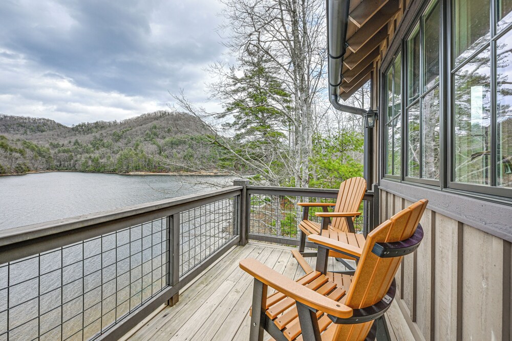 Direct Lake Access & Fire Pit: Tuckasegee Cottage!