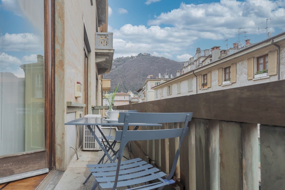 Garibaldi's Balcony by Rent all Como