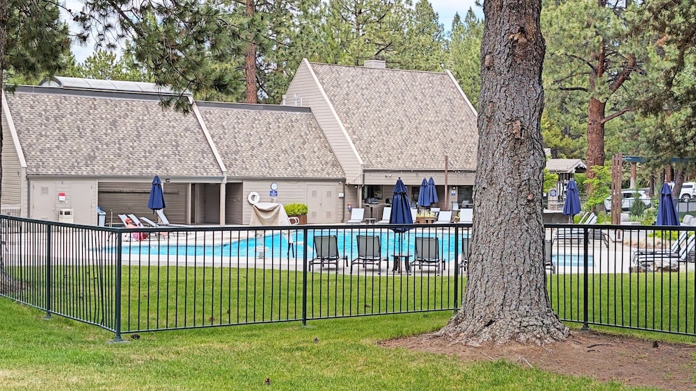 Mt Bachelor Village 424 A Sr 2 Bedroom Condo