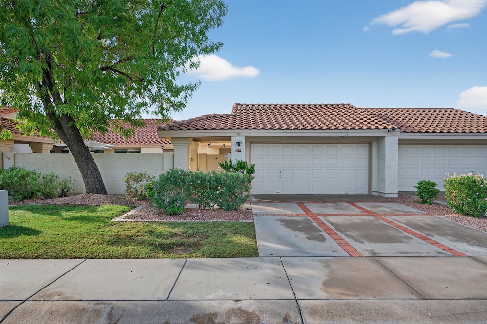 Tempe Oasis With Fire Pit & Bbq Lounge 2 Bedroom Home