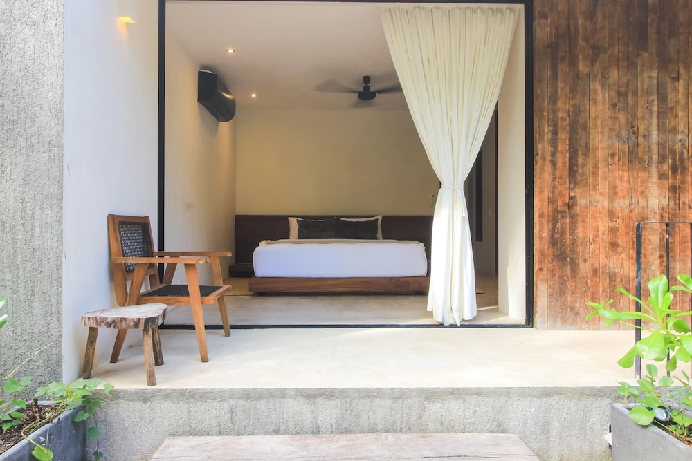 Elegant Boho-style Villa Fabulous Private Rooftop Deck Outstanding Outdoor Pool in Holistika view 3