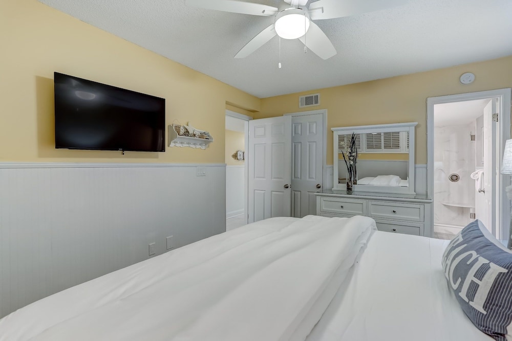 Ketch Courtyard 405 2 Bedroom Condo