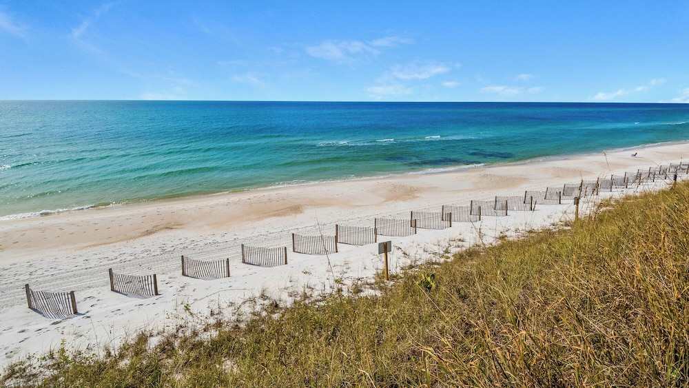 Sand Cliffs 108: Steps to Beach & Pool Access!