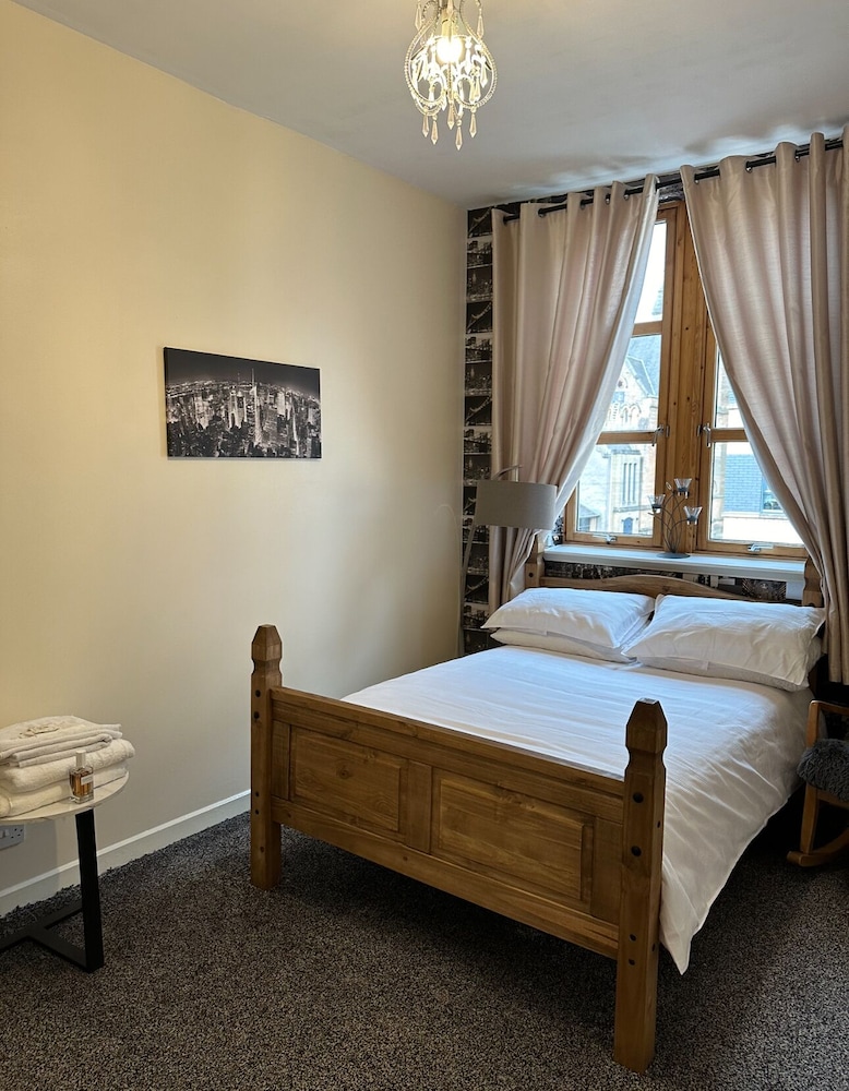 Central Glasgow Apt - Sleeps 2 & Freeparking view 5