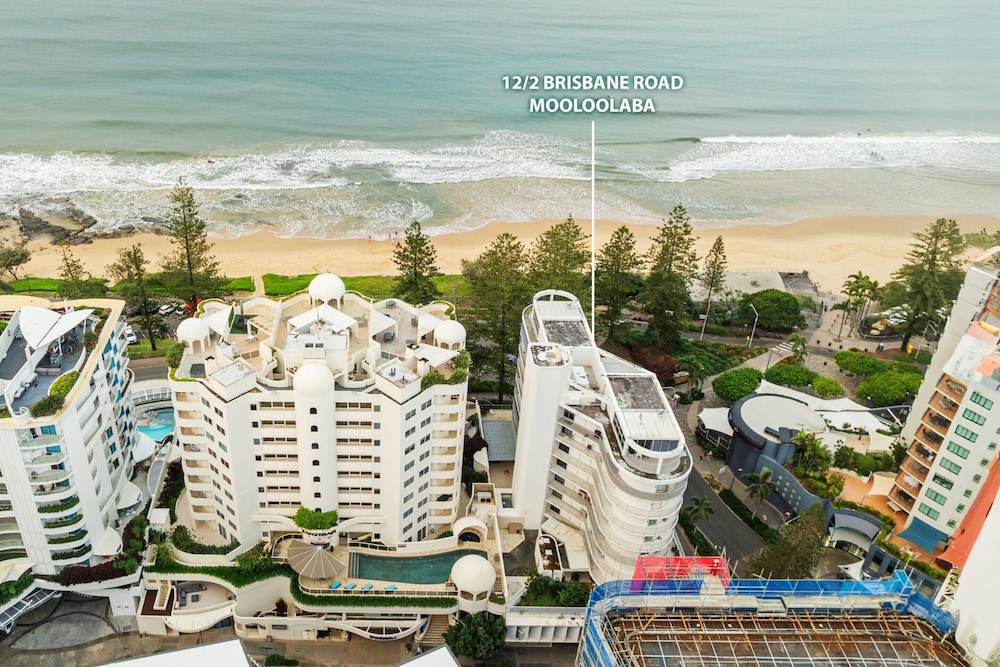 Stylish 3BR Oceanfront Stay by Mooloolaba Esp