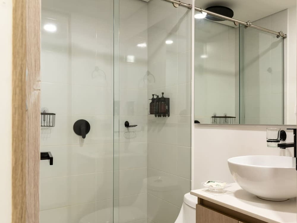 Cozy 3 BR w Balcony in Laureles Medell n
