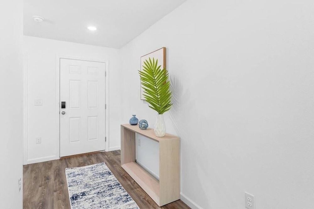 Springhill Retreat! 3 Bed, 2 Bath!