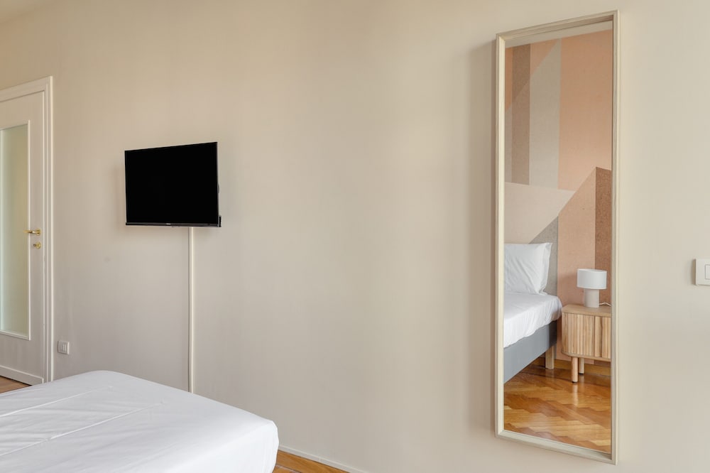 JOIVY Elegant flat in Corso Buenos Aires
