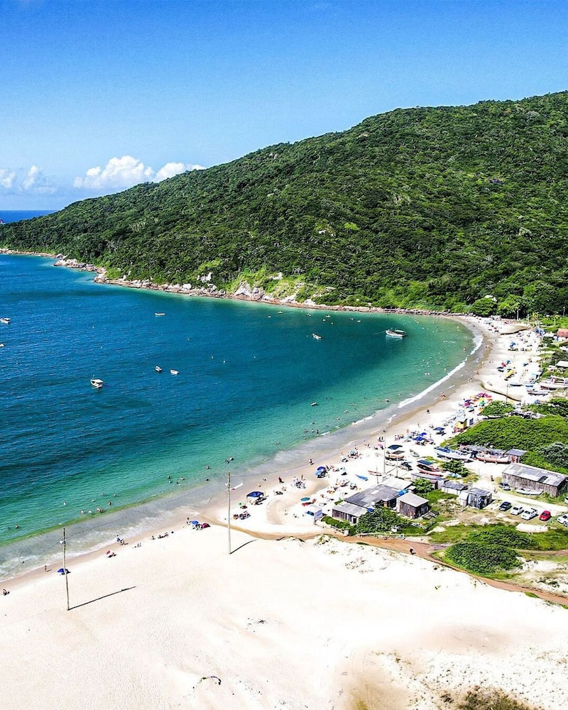 Gaivotas Golden - a 200 metros da praia