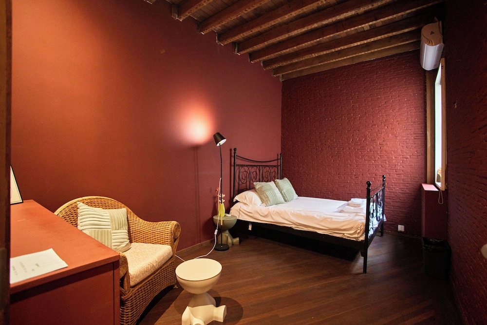 Book and Bed-Jingan Temple
