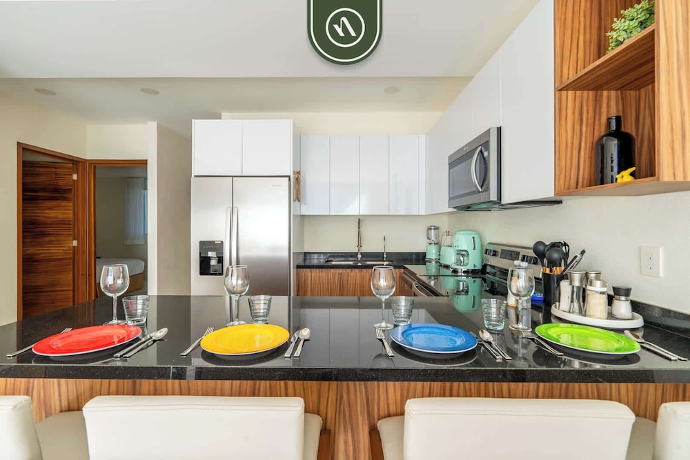 3BR Condo Right Next to the Beach - Pool - Palapa